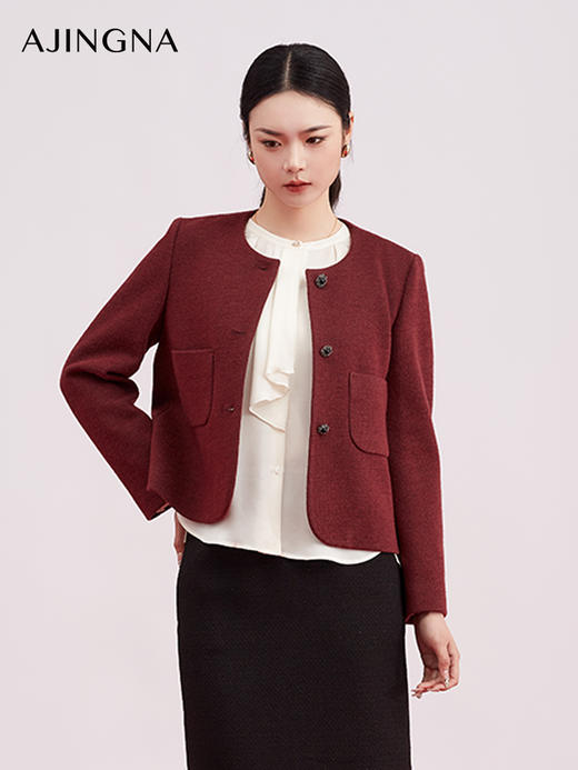 【商场同款】阿菁娜春季新款小香风酒红外套经典圆领金属扣镶嵌装饰优雅温婉A31C107026 商品图0