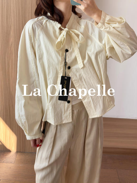 专柜实拍【减龄又文艺】拉夏贝尔/La Chapelle亲肤柔软别致领口系带设计排扣百搭通勤感净版长袖衬衫 商品图2