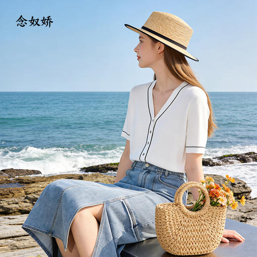 【商场同款】CNR5561 “经典拼色毛衫”  撞色线条 修身白色针织衫 商品图0