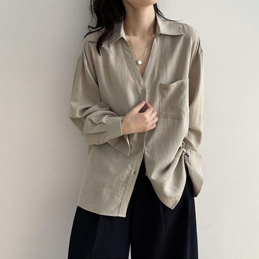 西遇法式v领薄款长袖衬衫女2026年春季新款慵懒感防晒通勤上衣SS060222 商品图3