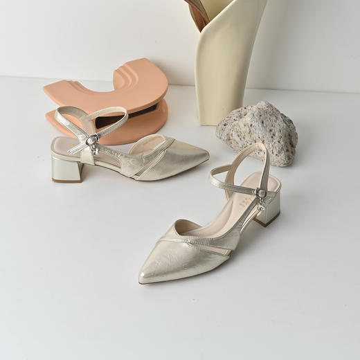 经典鲨2026年夏专柜新品优雅尖头高粗跟后空气质凉鞋单鞋女KW87-629071 商品图2