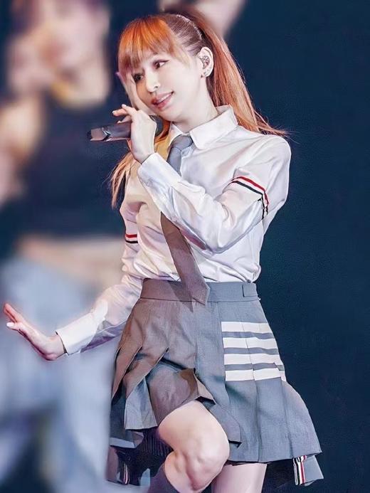 F0316118四季可穿新款前短后长不对称白杠灰色百褶短裙 商品图7