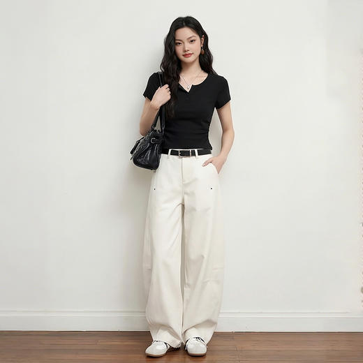 西遇纯欲风通勤百搭薄V领2026春季新款修身显瘦打底舒适短袖T恤V0760129 商品图1