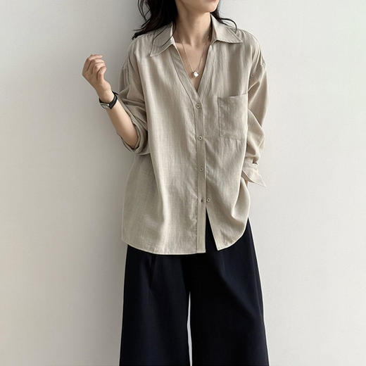 西遇法式v领薄款长袖衬衫女2026年春季新款慵懒感防晒通勤上衣SS060222 商品图1