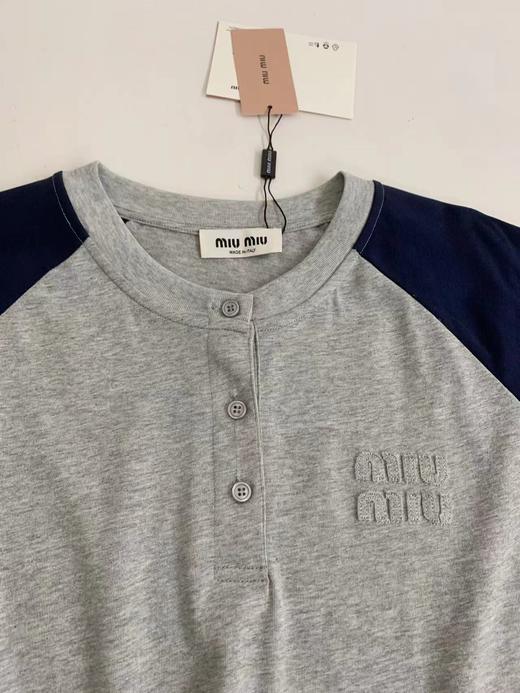 F031685早春学院风氛围感拉满贴布绣撞色半开领开衫短袖 商品图1