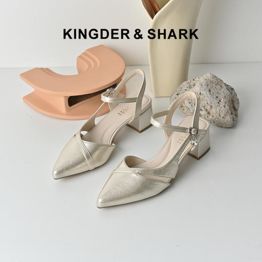 经典鲨2026年夏专柜新品优雅尖头高粗跟后空气质凉鞋单鞋女KW87-629071 商品图0