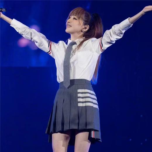 F0316118四季可穿新款前短后长不对称白杠灰色百褶短裙 商品图12