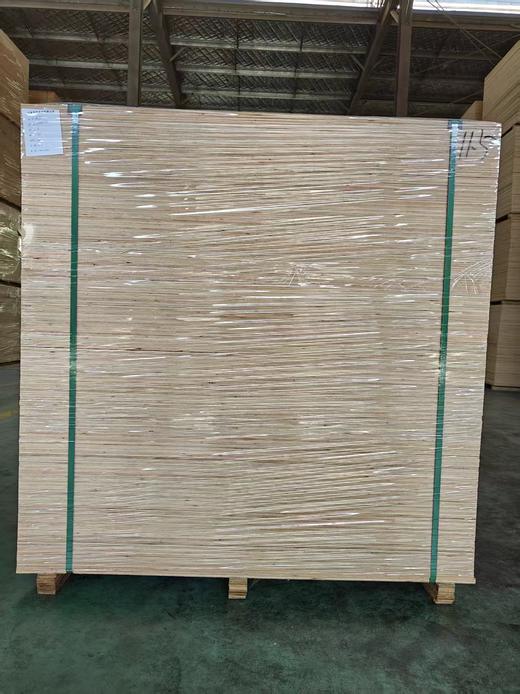 盈泰普通胶合板| 具有优异的抗弯曲、抗拉伸、抗冲击能力 不易产生永久变形 安装稳定可靠 商品图1