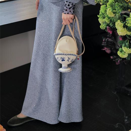 自立蛋宝 丝绒刺绣软牛皮 青花瓷杯双黄蛋小挎包 山林曦照 商品图1