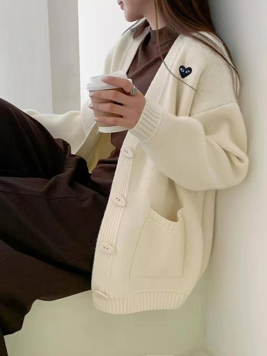 F031686慵懒随性毛衣米白色V领宽松落肩针织开衫 商品图11