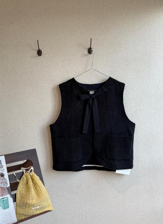 The last flower of the afternoon 刺绣花纹绒面马甲背心 商品图9