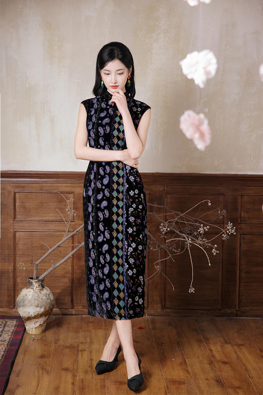 逸红颜明月优选#民族风腰果花烂花旗袍【黛辞】复古锦绒，王家卫港风古董花瓶旗袍 商品图5