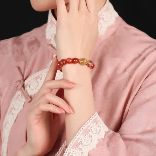 【祈愿吉品】红胶花钱源滚滚手链 鸿运当头金富自来 金发晶水晶手串 商品图3