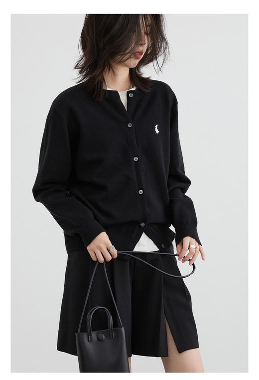 【春款刺绣纯色小开衫】宽松版型各种身材都可驾驭  日常单穿或者叠穿都推荐 精致的刺绣设计，软糯的线纱 商品图6