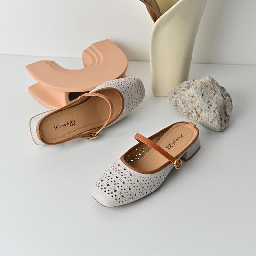 经典鲨2026夏季专柜新品羊皮革镂空中粗跟一脚蹬半托单鞋女KG383-629061 商品图2