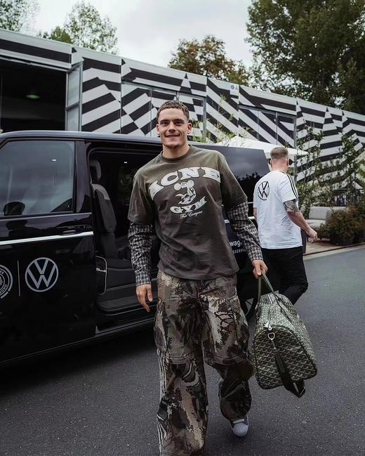 F031611鹿晗同款美式街头贴皮刺绣经水洗假两件长袖T恤 商品图11