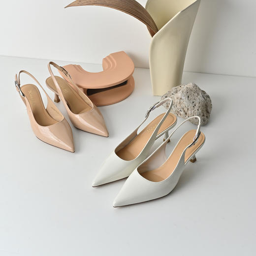 经典鲨2026年专柜新品气质尖头6cm细高跟后空单鞋时装凉鞋女KW89-629111 商品图3