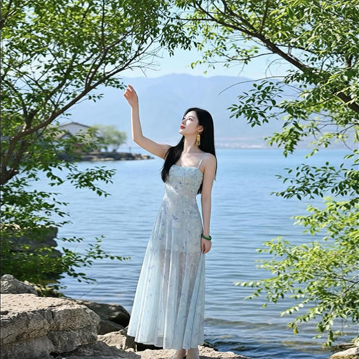 西遇度假风吊带连衣裙女2026年夏季新款印花收腰薄纱长裙仙女裙SS060221 商品图2