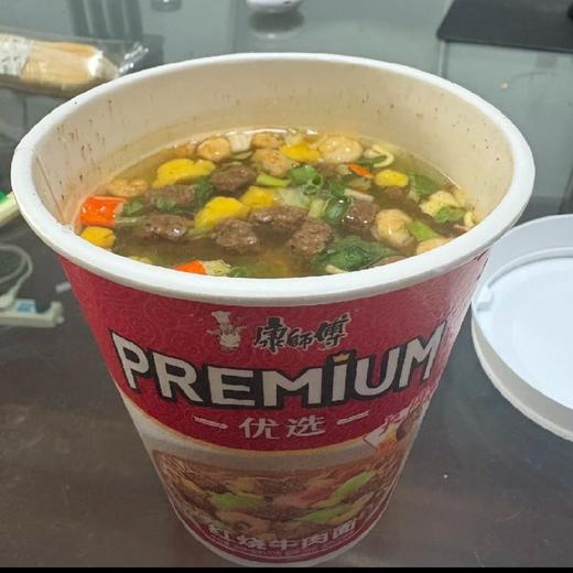 康师傅红烧牛肉面优选款 商品图1
