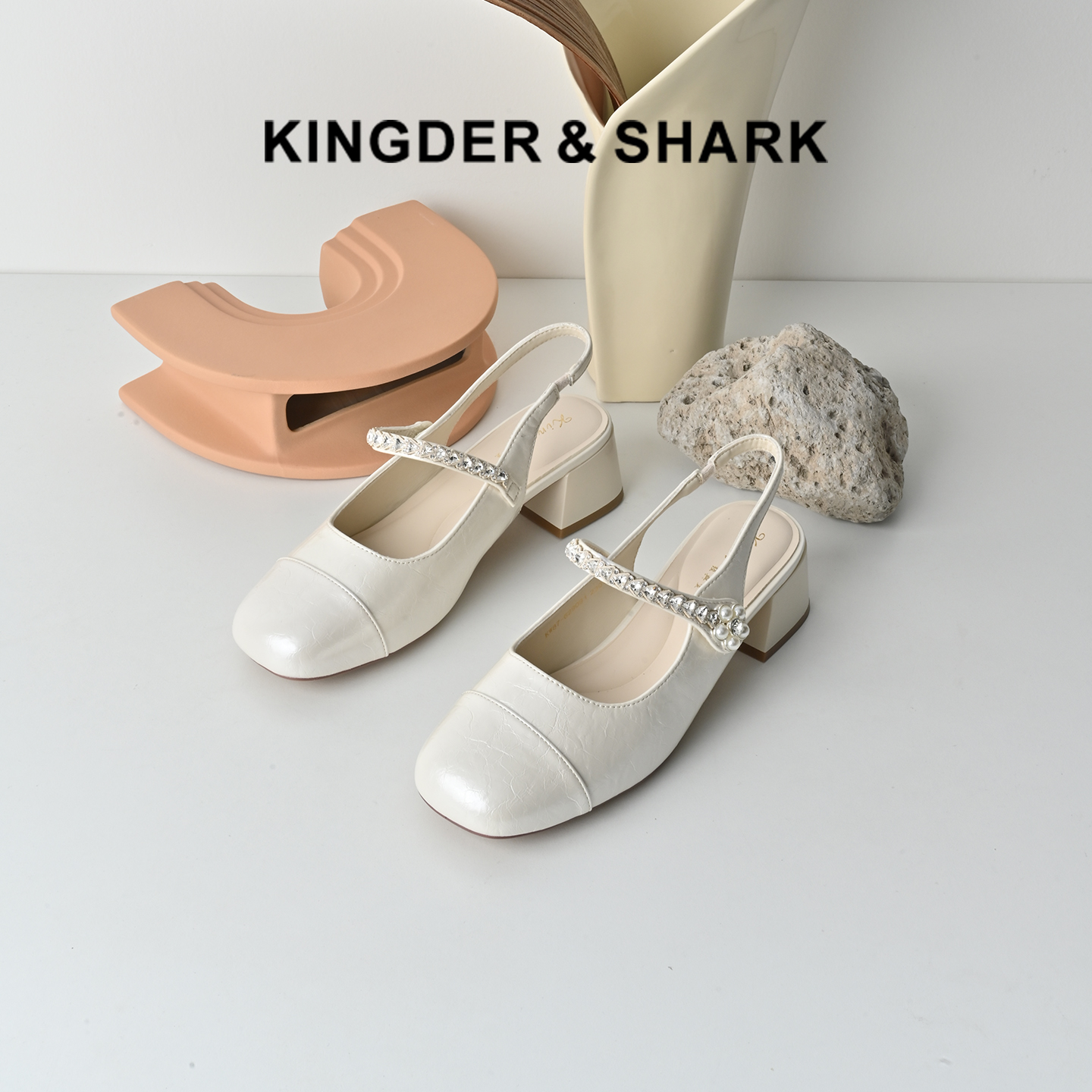 经典鲨2026年夏专柜新品法式中粗跟圆头后空甜美单鞋凉鞋女KW87-629091