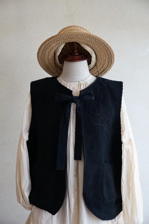 The last flower of the afternoon 刺绣花纹绒面马甲背心 商品图6