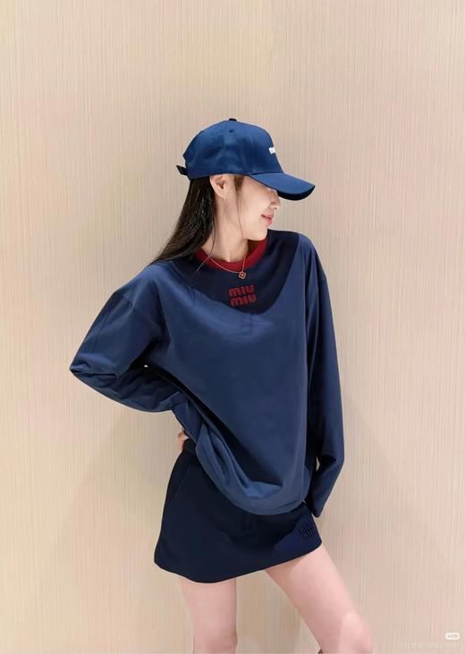 miu家26新款情侣款藏蓝拼红色字母刺绣长袖T恤 商品图1