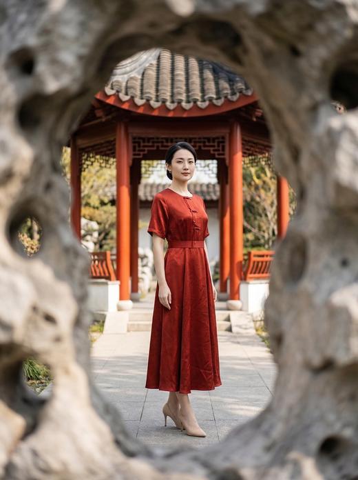 HJ2S86_银朱色_连衣裙_夏季_新中式圆领流苏盘扣提花缎面收腰显瘦气质 A 字长裙_高级女装_BERNIEELEN 伯妮斯茵 商品图1