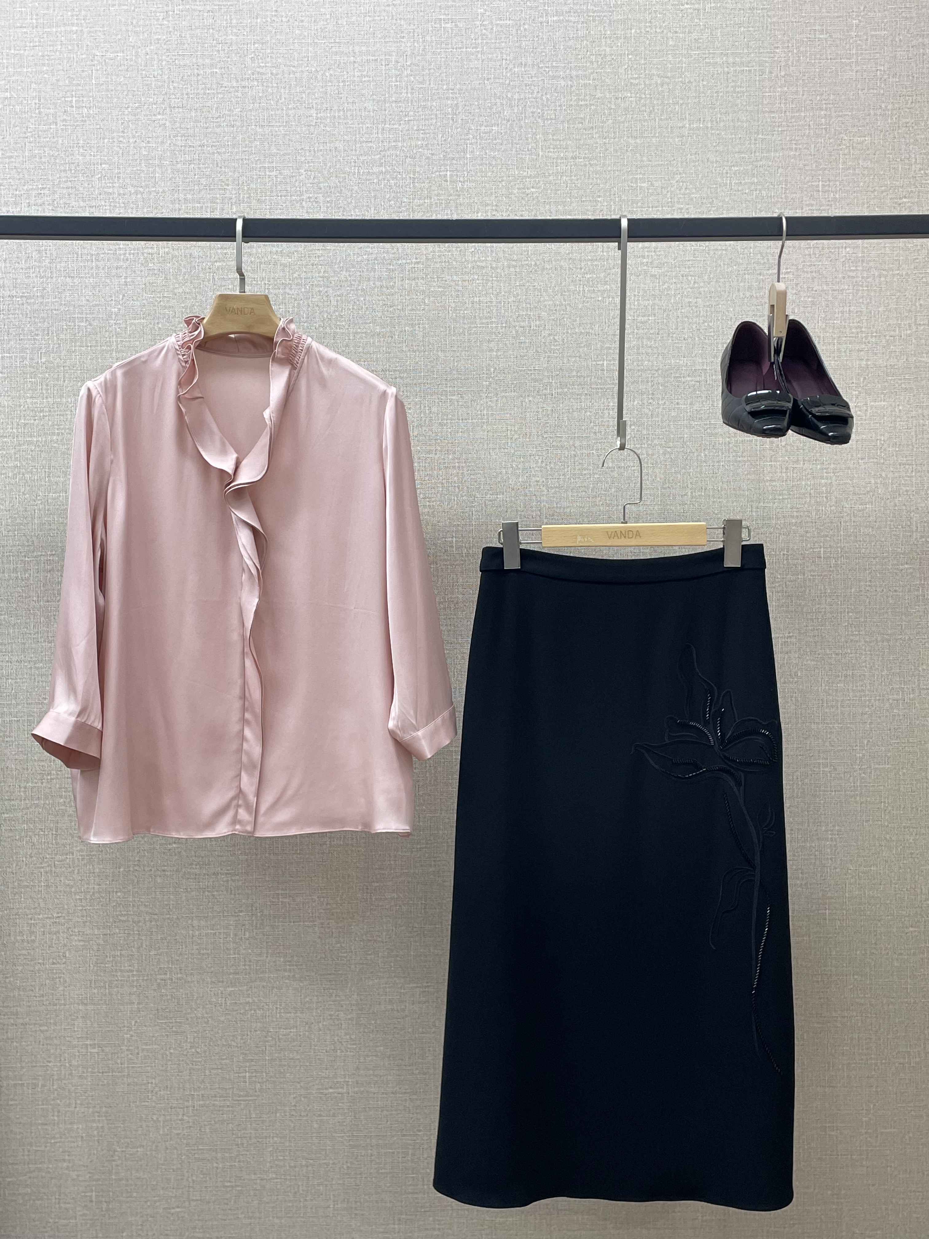 双层花瓣领上衣