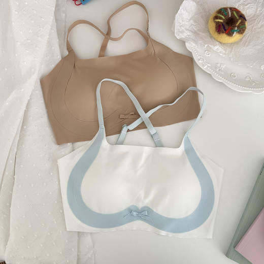 【MUBENMI少女内衣❤2阶无痕美背#Z001】发育期：适合9-15岁，胸部逐渐开始有轮廓的女孩，内衣小薄杯厚度才5mm左右😌铺开有一点点立体模杯的弧度，能自然贴合少女发育曲线~ 商品图5