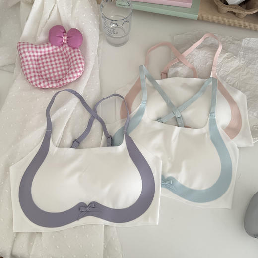 【MUBENMI少女内衣❤2阶无痕美背#Z001】发育期：适合9-15岁，胸部逐渐开始有轮廓的女孩，内衣小薄杯厚度才5mm左右😌铺开有一点点立体模杯的弧度，能自然贴合少女发育曲线~ 商品图3
