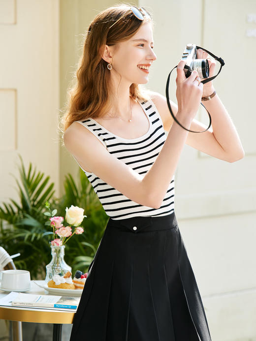 【百图lulu定制】【宠粉福利69元】【黑白条纹背心】法式搭配神器 黑白条纹 U 领 冰丝 背心 商品图3