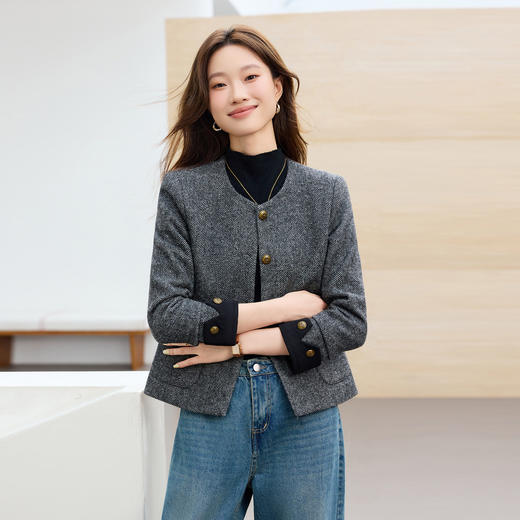 「自」全新升级【铂金会员183/天猫239/差价56】(01303)洛诗琳气质小香风西装外套女2026早春新款亮丝圆领拼色上衣 商品图3