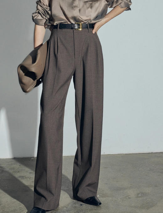 松露灰棕多层打褶阔腿西裤 温柔灰调清冷西装裤 高智感拿捏得刚刚好 三道褶设计 自带复古书卷气 精致 TR 面料 超好打理 商品图6