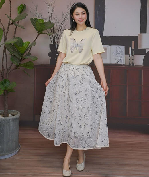 司歌休闲圆领特色重工盯珠圆领盯珠T恤上衣女T93G9232 商品图1