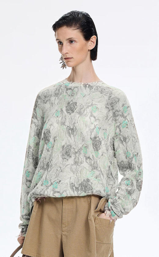 水彩花卉印花套头衫 𝑯型直筒版型 轮廓松弛恰到好处 面料定向拉毛 轻盈蓬松 水彩花卉印染 表面细腻的绒感肌理 商品图0