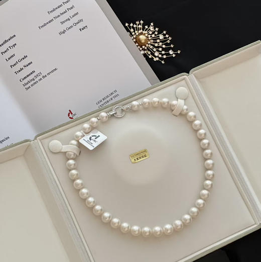 GRC大证仙子 9.5-12mm 正圆微瑕 光线是无核珍珠的温润光 看过去很安静很舒服 商品图0