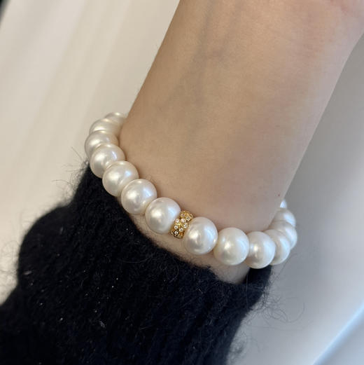 大家都喊补货 比上次3/8活动要小一号的无核珍珠做的 9-11mm左右 亮度很好 基本无暇 不是正圆哦 追求正圆勿拍 价格上尽力了 399/串 商品图8