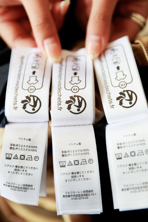 压胶工艺+双拉链设计，软壳冲锋衣一枚。户外登山连帽夹克E031788 商品图3