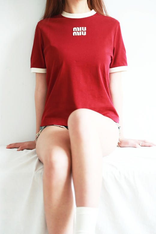 宫廷复古红tee，胸口小标刺绣。显白亲肤棉圆领撞色t恤女E031758 商品图12