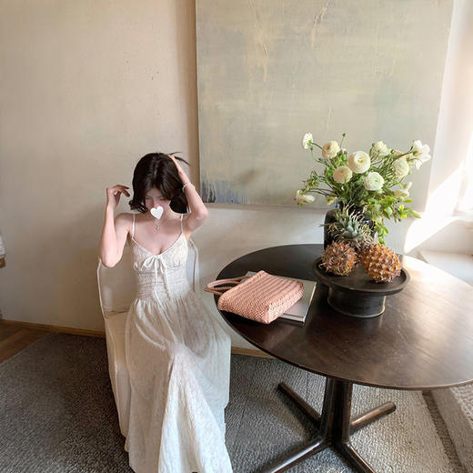 西遇法式掐腰连衣裙女夏季新款米白色度假风系带v领吊带裙SS050841 商品图3