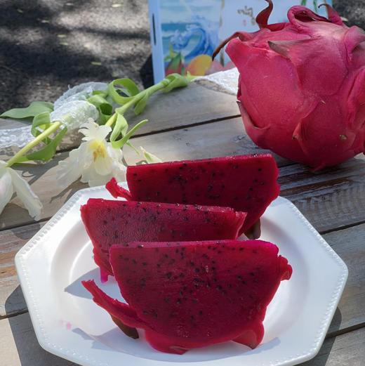 石家庄优选仓库速达，响鲜&红心火龙果，皮薄肉厚，甜蜜多汁，满满的花青素，口感与营养并存，净重5斤/3枚礼盒装 商品图1
