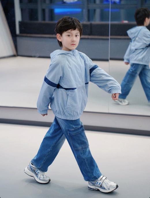 点此购买 120-170NB春夏季中大童轻量化透气网衬连帽外套 gl 342529 商品图5