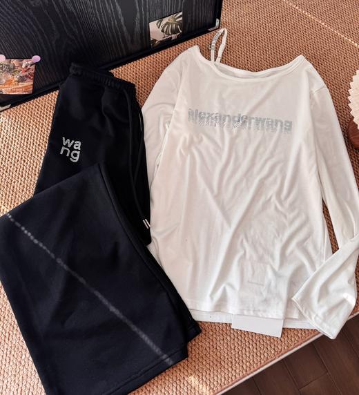 点此购买 大王春秋季女士字母重工烫钻斜肩长袖休闲裤套装 LL 342516 商品图6