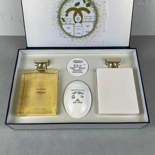 香港直邮美妆【限量10套-送礼袋】香奈儿嘉柏丽尔SPA四件套礼盒  (身体乳200ml+沐浴露200ml+鹅蛋护手霜50ml+山茶花唇膜10g) 商品图4