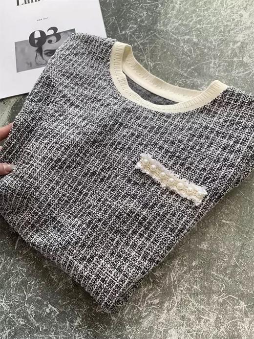 二店y 【3045】 贵气感~珍珠胸袋小香风肌理感浮雕 圆领短袖T恤 商品图5