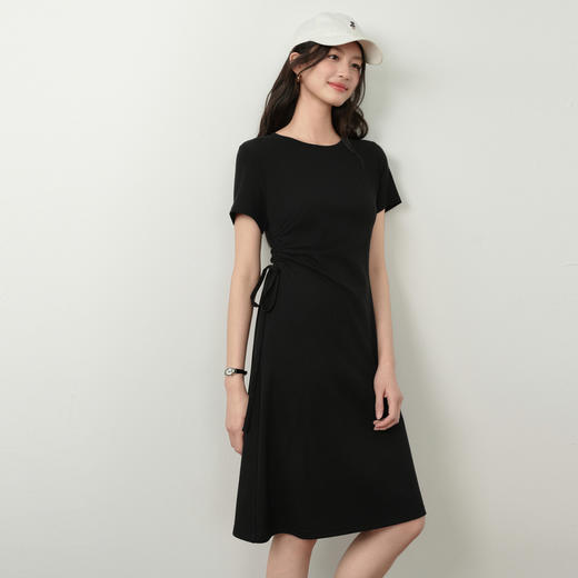 【严选】诗凡黎小黑裙短袖圆领针织连衣裙2026夏新款侧边抽绳收腰显瘦裙子7H3390231 商品图0