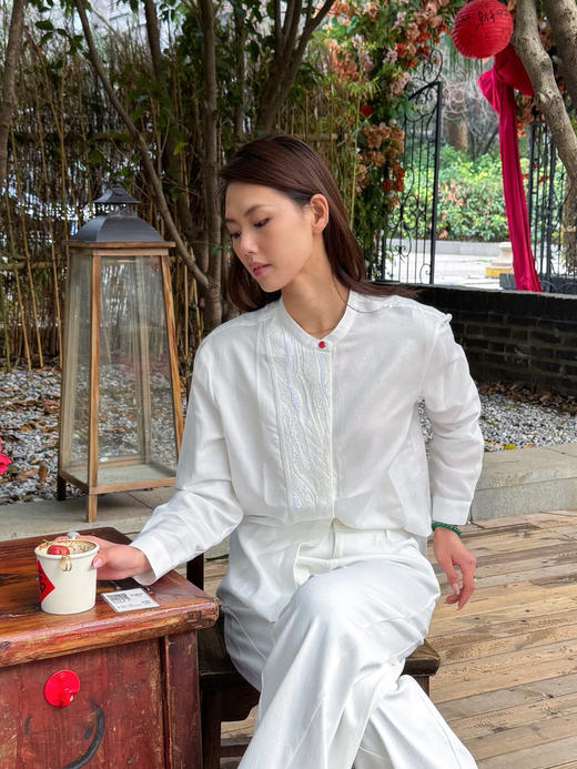 【中式之美】噢蜜ooomeooo小红扣刺绣白衬衫 商品图0