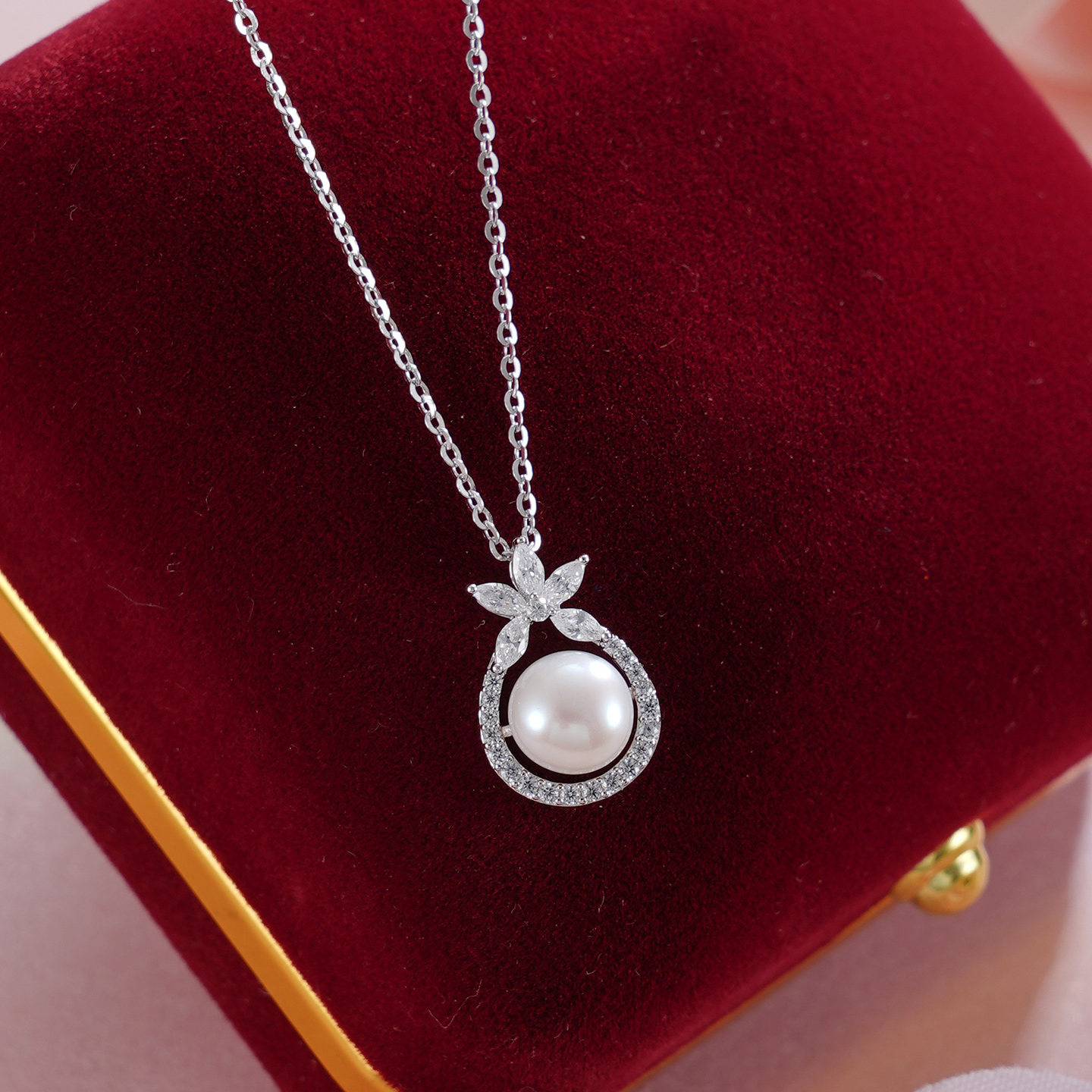 子佩集【明美】S925银套链【YL-7672101】五瓣花锆石珍珠项链2509