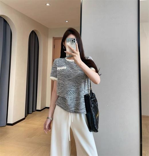 二店y 【3045】 贵气感~珍珠胸袋小香风肌理感浮雕 圆领短袖T恤 商品图12