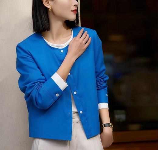 省去叠穿烦恼✨ 克莱因蓝撞色假两件开衫｜通勤懒人福音【克莱因蓝纯棉假两件拼接衬衫】能让你在人群中一秒脱颖而出的宝藏单品 商品图3